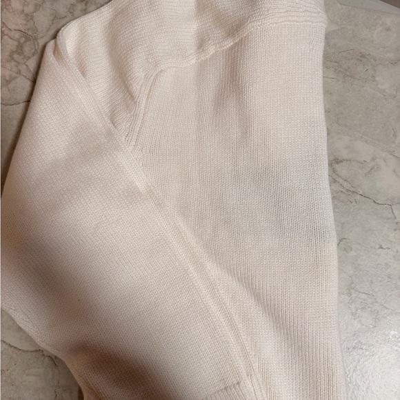 Abercrombie & Fitch Cream Sweater with Yellow Taxi Design exclusive in store - Picture 8 of 8